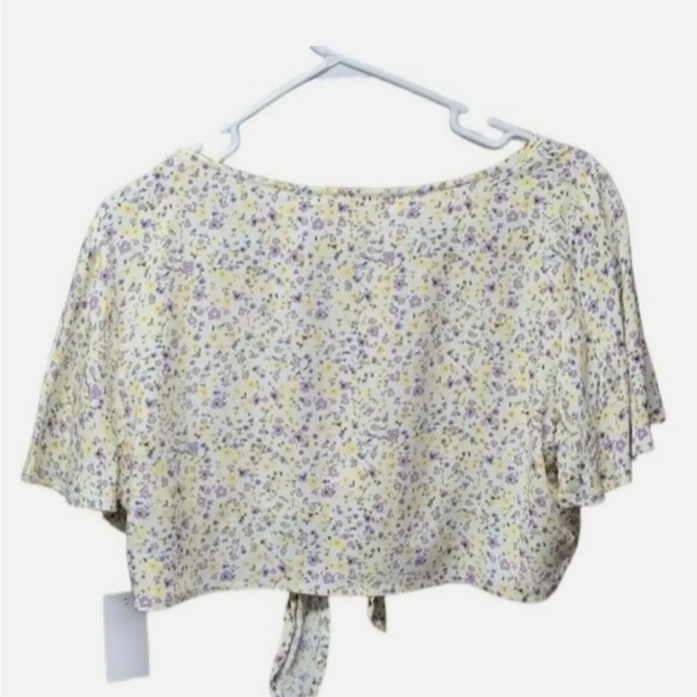 Rewind Flutter Sleeve Tie Front Blouse in Yellow and Gray - Picture 2 of 7